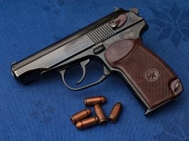 Надо класть на весы ПМ и потом сетовать, что потяжелел верный друг, надо его облегчить до табельного веса.