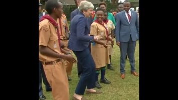 Да нормально тетка оторвалась! Она же не круглосуточно премьерша!
Вмазала и поплясала! 
Это лучше чем "танец газонокосилки" от Терезы Хайлилайкли- Мэй!