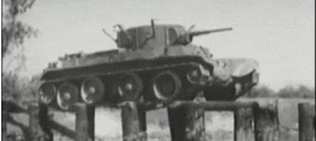 Гремя огнем, сверкая блеском стали
Пойдут машины в яростный поход,
Когда нас в бой пошлет товарищ Сталин
И Ворошилов в бой нас поведет!