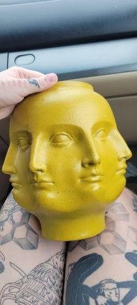 Барахолка — место для людей, которые ищут что-то крутое за сущий бесценок