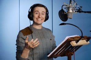 15 закадровых снимков актёров в процессе работы над мультфильмами