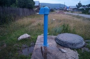 ТС, это пожарный гидрант а колонка с водой вот.