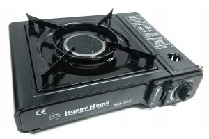 Газовая плита, купленная в Светофоре за 750 рублей. Наверняка сейчас подорожала.
Ездили в отпуск, остановились, поставили чайник, 5 минут и горячая вода. Заварили дошик и чай. Нормальный перекус. 
В лес её беру, тоже чайку горячего попить. На работе картоху жарил, пельмени варил.
Маме ремонт на кухне делали месяца два, она тоже на этой плите готовила. Баллонов хватает довольно надолго. Жарит плитка, как настоящая.