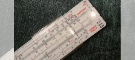 Когда учился в институте (1976-1981) была у меня логарифмическая линейка Darmstadt. просто супер! Большая, белая как снег и бегунок как увеличительное стекло. На обратной стороне еще куча нужных функций. Если вернемся в каменный век то можно будет что то рассчитать. Хотя что можно будет считать в каменном веке?