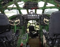 Ту-104. Конец пятидесятых. Приборная доска черная. Надписи на ней белые