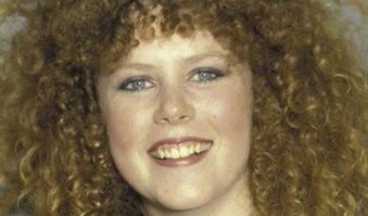 Ну я бы не сказал, что вот это - самая красивая актриса в молодости. А так да, стилисты и косметика творят чудеса. Конечно на вкус и цвет фломастеры разные, но на мой взгляд наааааааамного красивее актрис полно.