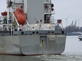 Часто рыбачим в порту Антверпена и Зеебрюгге , эти танкеры заходят каждые пол часа . В Антверпене фарватер напоминает переполнены автобан . Сухогрузы тоже заходят и под российскими флагами . Вот этого часто видел и Лада . Кстати а вот про прибалтийские порты говорить то после санкций там почти голяк , был в этом месяце и в Вентспилсе и в Лиепае и в Таллине там тишина и спокойствие , стоят одиночные экземпляры и тишина .