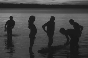 Ну ладно, с аборигенами бассейна Амазонки еще можно договориться - поднести вождю материальные свидетельства своего уважения и фоткай на здоровье.
Но как его в фавелах не пришили и не лишили всего ценного - тут вопрос. Там никаких денег не хватит от всех откупаться.
Кстати, уж коли коммент стал писать, не удержусь спросить - знаете, кто эти бравые парни
и что они там делают? Даю подсказку - ответ можно найти, прочитав повесть Че Гевары "Дневники мотоциклиста". Вечером раскрою интригу, если знатоков не сыщется.