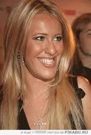 Этой девушке не мешало бы обратиться к хирургу, но видать, денег не хватает. Папа мало наворовал.