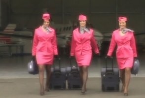 Вот фото из видео. В трусиках они там дальше ;)