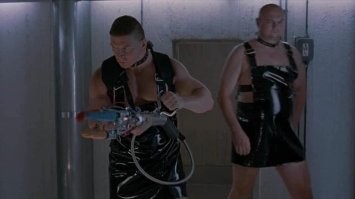 Радостно встретили.