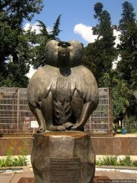Небанальные памятники, посвященные Её Величеству Науке