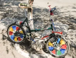 у человека чувство стиля с детства ,он раньше на таком велике ездил