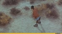 12 напомнила фильм "Прибытие" 1996 - там в концовке негритенок так убегает...