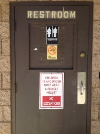 А что ты хотел, если это кривая перепевка американской фото?