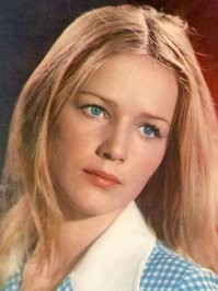 Актрису Егорову Наталью Егорову многие могли видеть в сериале Дальнобойщики. По молодости красавицей была, но, как то состарилась быстро.