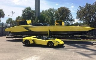 Интересный скоростной катер, похожий на Porsche 1990-х годов