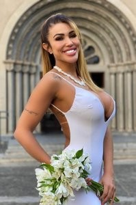 33 года...  Молодая была не молода.