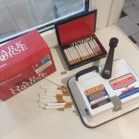 Табак на развес в интернет-магазине, любой крепости и номера "резки", гильзы в любой табачной лавке. Машинка для набивки - здесь да, выбирал по отзывам. Забыл уже вкус покупных сигарет.
Ну и экономия, как оказалось, не малая. Правда не в ней дело. Заметил, что нравится сам процесс ))) Расположиться на балконе, подготовить всё, и под разговор набивать ))) Ну и соответственно - портсигар (и не один), зажигалки. В общем - некий фетиш присутствует теперь, вокруг этого процесса )))