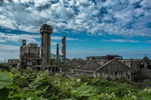 ты чего несешь? ЦБК в Холмске закрылся в 2003. То-ли ты молодой, то-ли х-й поймешь. Что значит надо было одно, потом другое. Кто бл обосрал СССР?