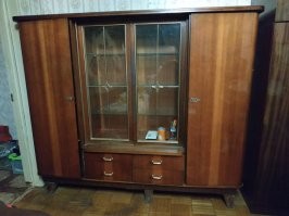 Дралоскоп, стеклофон и советский письменный стол, накрытый стеклом