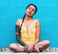 Девушке лучше никогда не загорать и беречь руку от любых порезов...тут до меланомы очень близко.