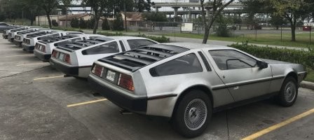 Этот нетронутый DeLorean 1982 года имеет мизерный пробег, и его можно купить