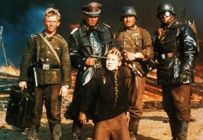 30 страшных кадров из фильмов, которые невозможно забыть