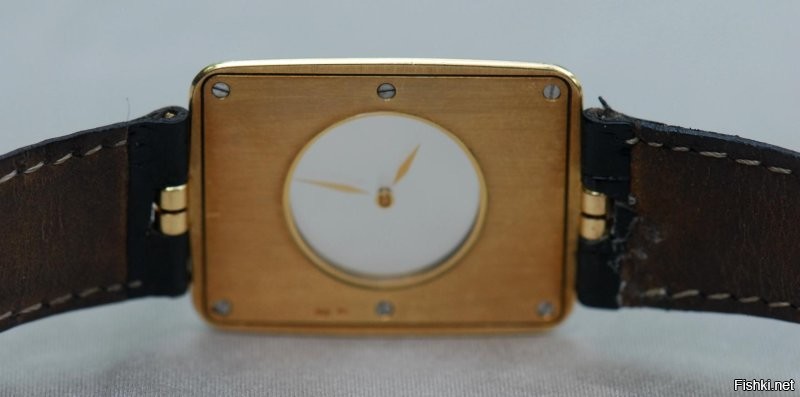 На самом деле прозрачный циферблат (как сделано не знаю). Это очень редкие часы Omega La Magique - всего выпущено 261 штука. Золото 18 карат, но кварцевый механизм. Ультратонкие.