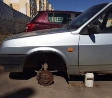 это по тому что бидон сссровский а девятка уже нет!