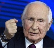 В Польше нашли скелет «вампирши» с серпом поперек горла, мешающим ей восстать из мертвых