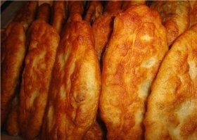 Пирожки с капустой по 5 коп. Лимонад тоже.
