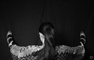 Загладить фон и надпись"" Шикарная" очень прошу