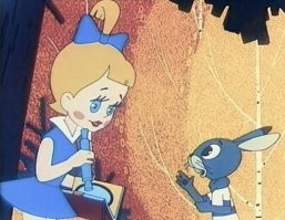 Кто похвалит меня лучше всех, тот получит  большую сладкую конфету. Был мультик такой, "Зеркальце".