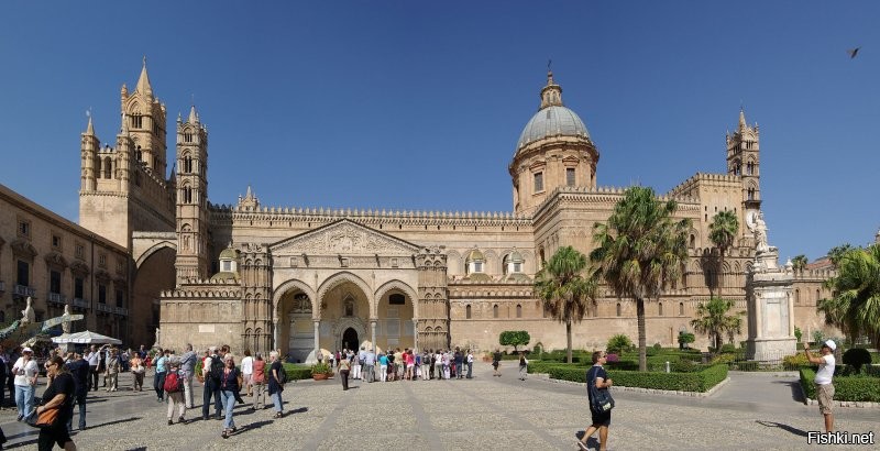 Это "чудо" я видел лично - Сицилия, Палермо, Кафедральный собор. Строили аж с 12 века, но испоганили в 21 веке.