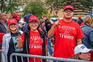 И как же они "приток" минимизируют?
Бидон открыл границы и вся эта криминальная шобла с латинской америки стройными рядами, сотнями тысяч переходит границу.
Уже даже сами латиносы окуели от этой хрени и начали поддерживать Трампа с его стеной. Хотя всегда традиционно поддерживали дерьмократов.