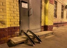 Это же мой родной военкомат на Алабяна 5! Эххх...
В 2012 году моя Родина в лице товарища Пальчука оценила мой долг перед ней в размере 2840 евро разными купюрами(до сих пор не знаю почему именно такая сумма с точностью до десяток).
Но тогда не было таких полозьев.