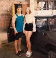 Писец!
Рост практически одинаковый, коленки на одной высоте, но, бля, где у нее жопа и где у него... Мутант какой-то.