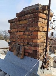 Начальник ЖЭКа сказал работягам: В ТОМ ДОМЕ ЖИЛЬЦЫ ЖАЛУЮТСЯ. НУ СДЕЛАЙТЕ КАК НИБУДЬ
Вот КАК НИБУДЬ и сделали.