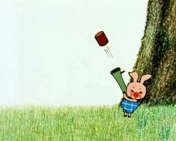 Орел запутался в веревке и повис на высоком дереве