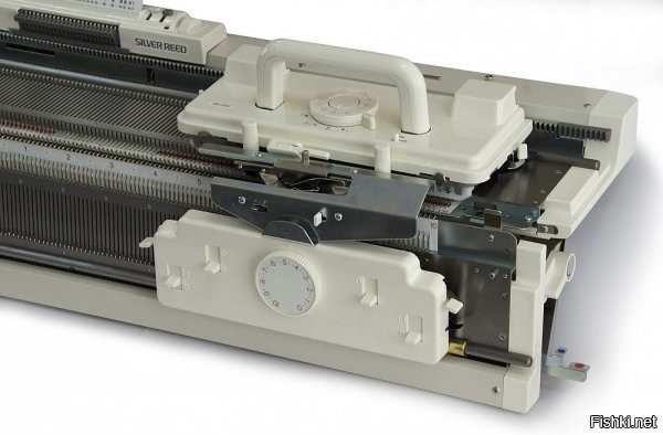 Это перфокарточная Silver Reed SK280/SRP60N





У Веритас каретки совершенно другие