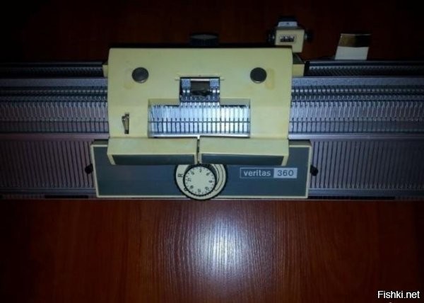 Это перфокарточная Silver Reed SK280/SRP60N





У Веритас каретки совершенно другие