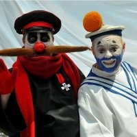 Красный помпончик на бескозырке: шарм по-французски или объективная необходимость?