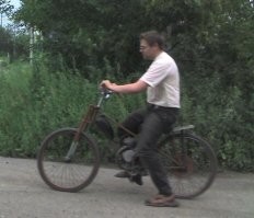 О, этож дырчики. У меня был полностью колхозный на двигателе Д6, ох и весело гонять на нем было!