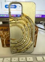 Здесь по-моему наоборот - повезло, что пострадал всего лишь чехол, а не весь телефон поджарил на плите.