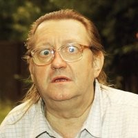 Так "Зачем в СССР строили круглые дома" - четкого ответа в тексте не нашел. Типа а .уй его знает - очень информативно :-)))