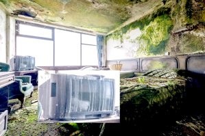 Интересная заброшка. В экранах телевизоров отражается всё что угодно, кроме папоротника и плесени на стенах.
