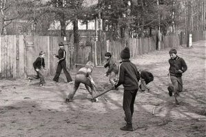 Игра в банки. Частенько резались.