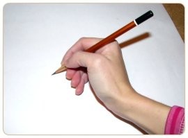 Эхх..Как определить настоящего художника (обученного мастера этого ремесла) от самоучки.
1.Первое и фото и черно-белый рисунок как рисовать общий план, осевые, контуры и т д(основное)
2.Второе только для прорисовки мелких деталей.