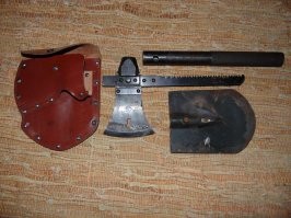 А что не так на этой картинке? Не понял. У меня такой же топорик живет в машине. На фото основной ручки не хватает. Довольно функциональная штука.Там еще лопатка есть.